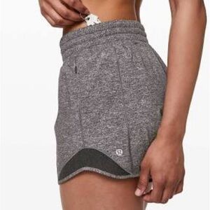 Lululemon Hotty Hot Short II Grey Sz 8 Tall 4"